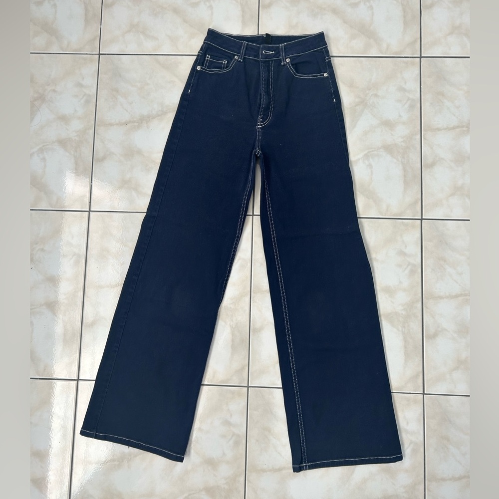 H&M Wide-Legged Jeans